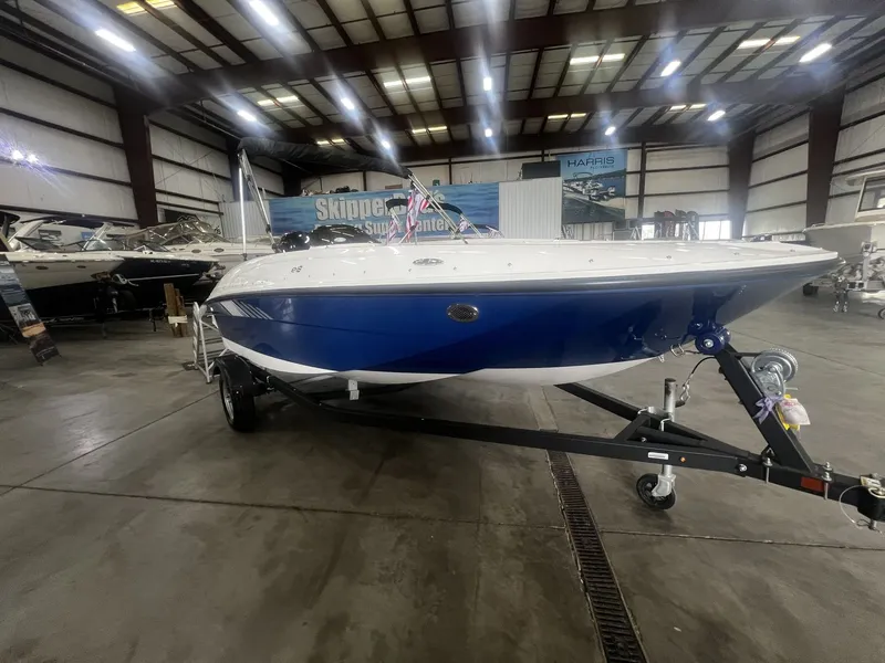 Slide: The Image of Bayliner E16LE 2026 - 2