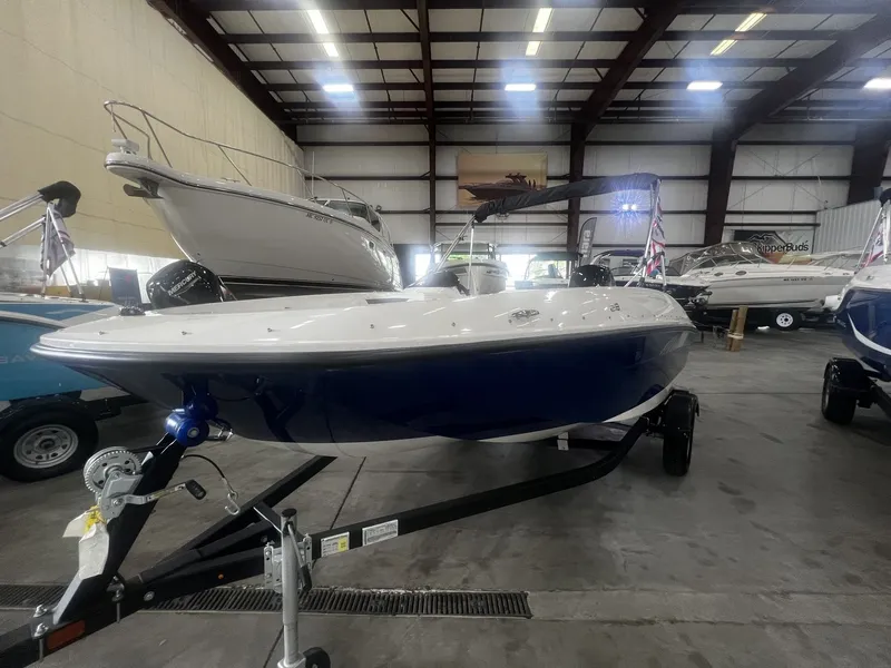 Slide: The Image of Bayliner E16LE 2026 - 4