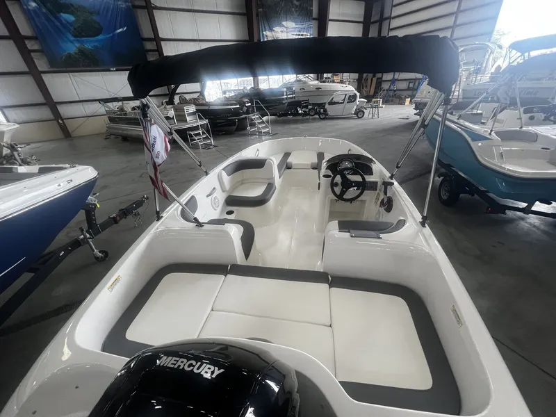 Slide: The Image of Bayliner E16LE 2026 - 6