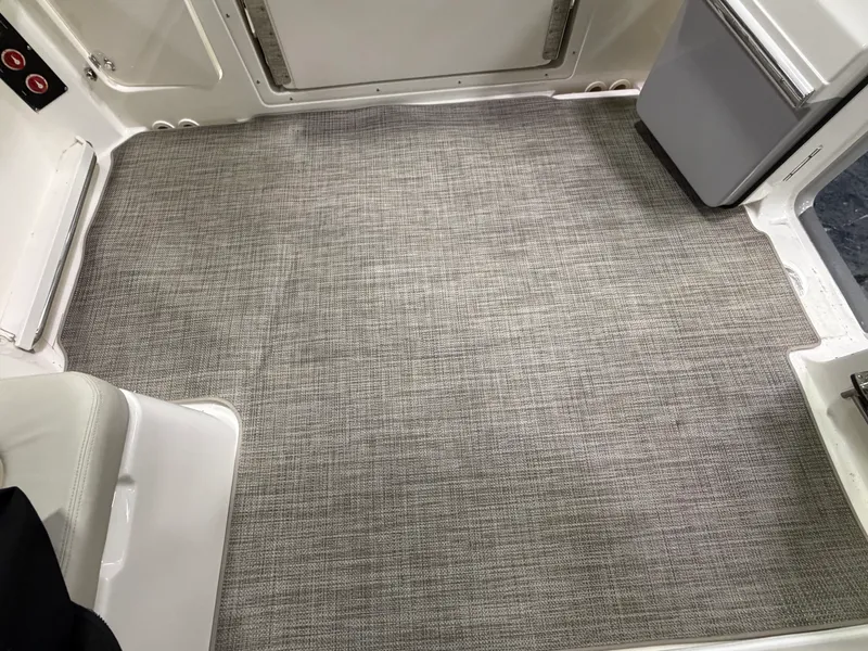 Slide: The Image of Boston Whaler 28 VANTAGE 2025 - 22