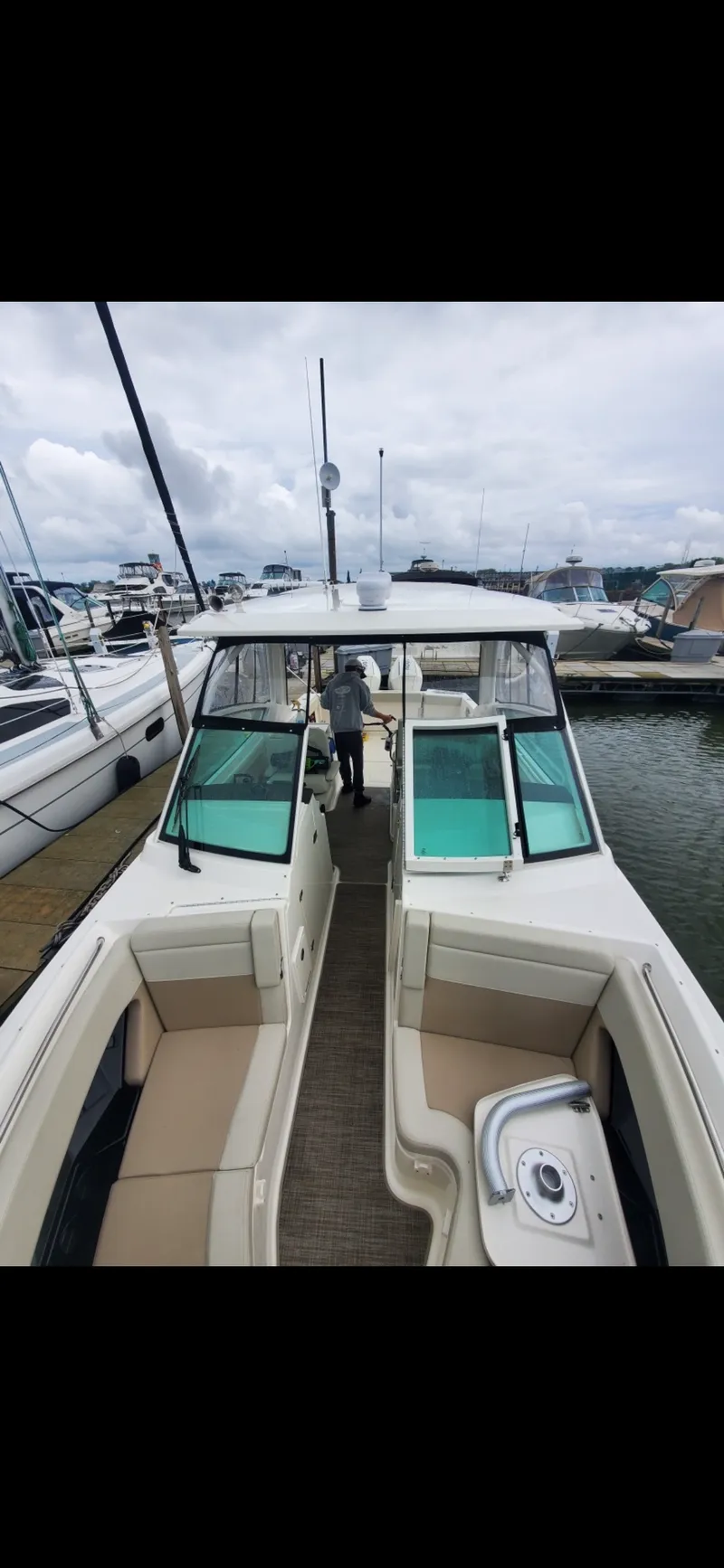Slide: The Image of Boston Whaler 28 VANTAGE 2025 - 24