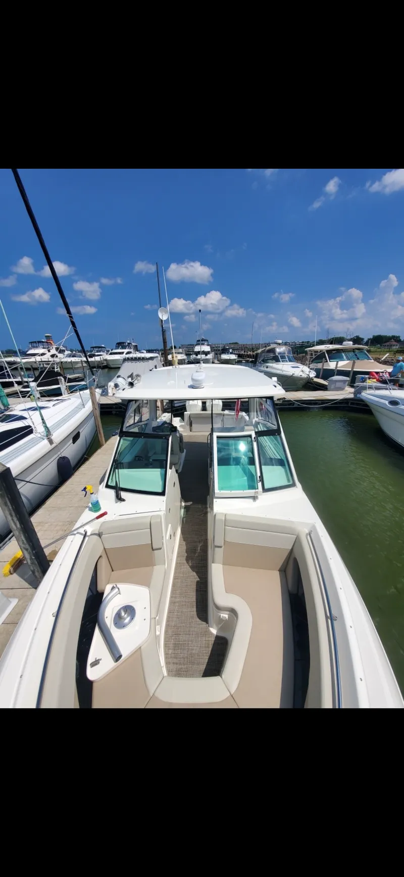 Slide: The Image of Boston Whaler 28 VANTAGE 2025 - 25