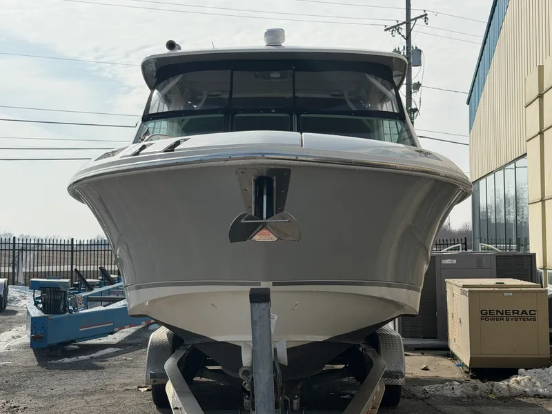 Slide: The Image of Boston Whaler 28 VANTAGE 2025 - 4
