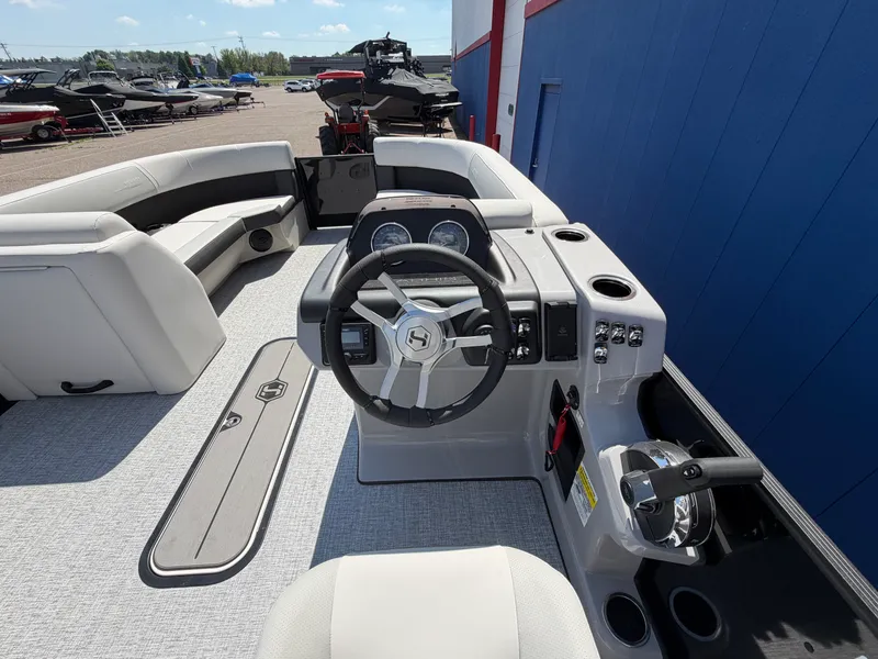 Slide: The Image of Harris Cruiser 230 2026 - 12