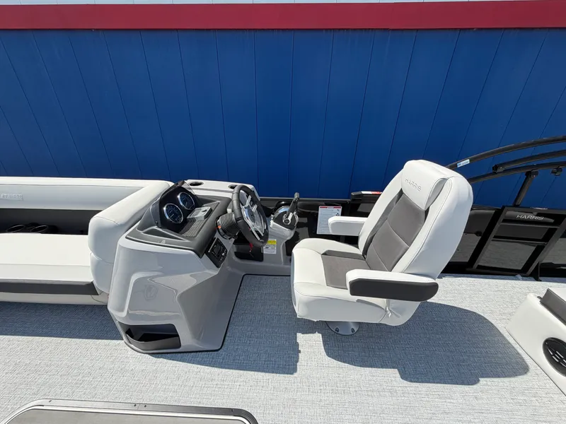 Slide: The Image of Harris Cruiser 230 2026 - 13