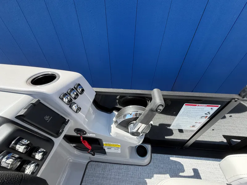 Slide: The Image of Harris Cruiser 230 2026 - 14