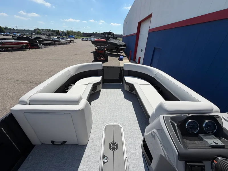 Slide: The Image of Harris Cruiser 230 2026 - 18