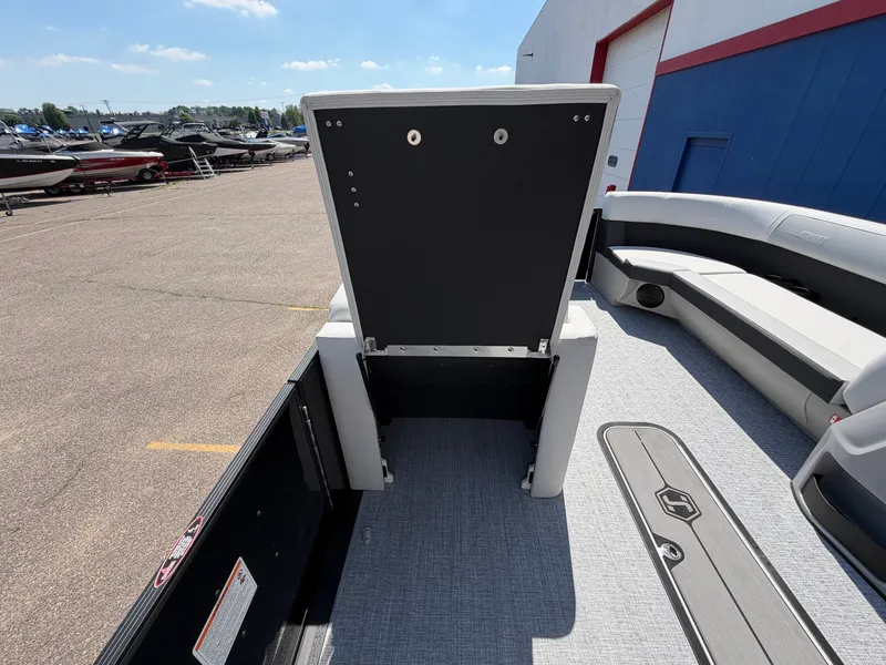 Slide: The Image of Harris Cruiser 230 2026 - 19