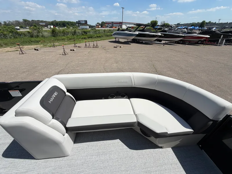 Slide: The Image of Harris Cruiser 230 2026 - 23