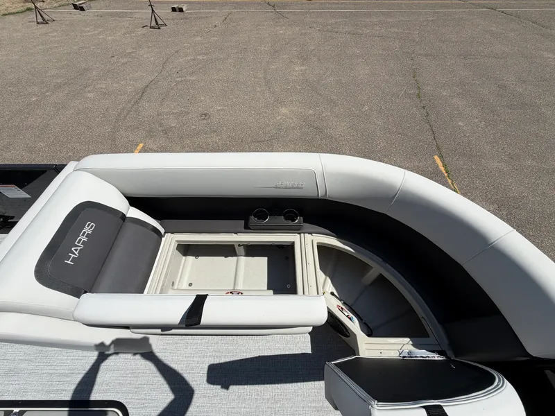 Slide: The Image of Harris Cruiser 230 2026 - 24