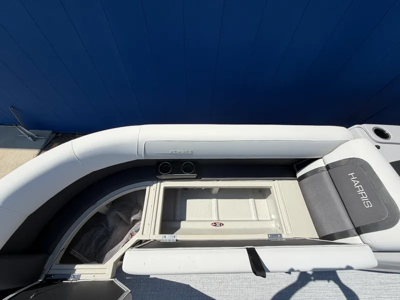 Slide: The Image of Harris Cruiser 230 2026 - 26