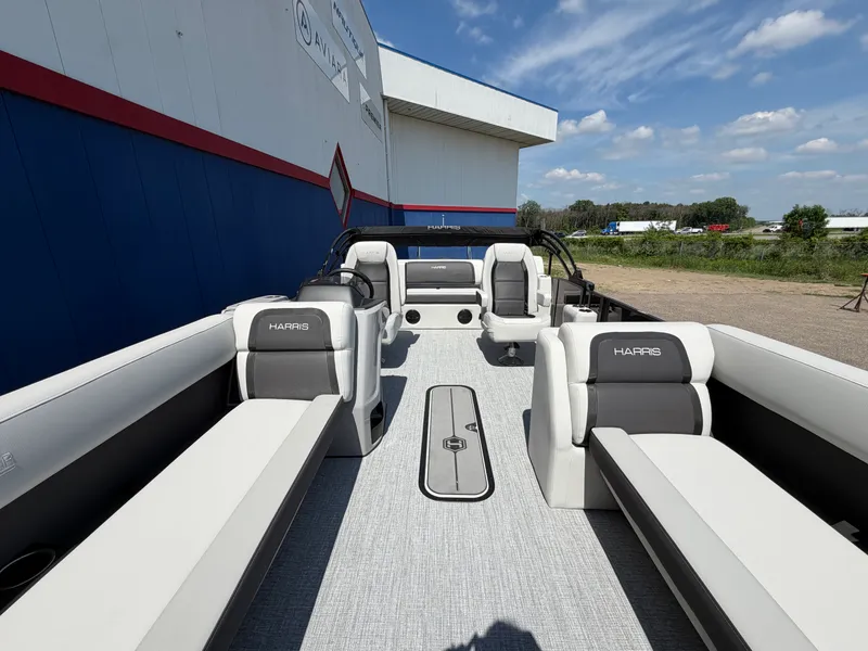 Slide: The Image of Harris Cruiser 230 2026 - 27