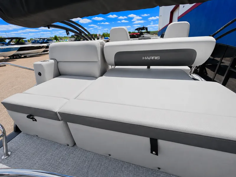 Slide: The Image of Harris Cruiser 230 2026 - 6