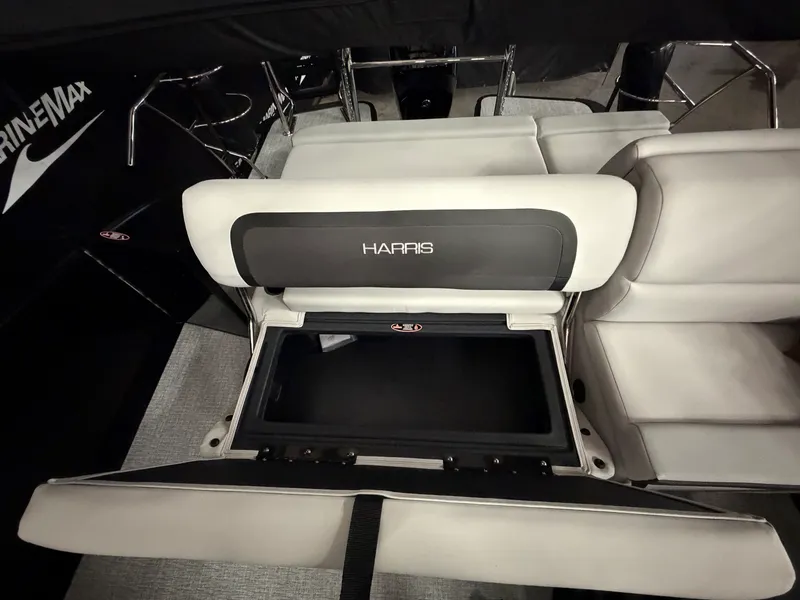 Slide: The Image of Harris Cruiser 230 2026 - 10