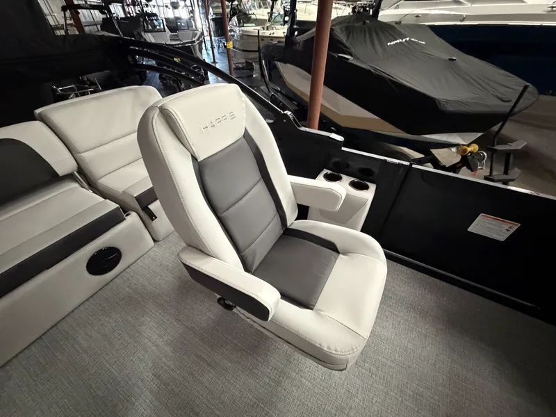Slide: The Image of Harris Cruiser 230 2026 - 14