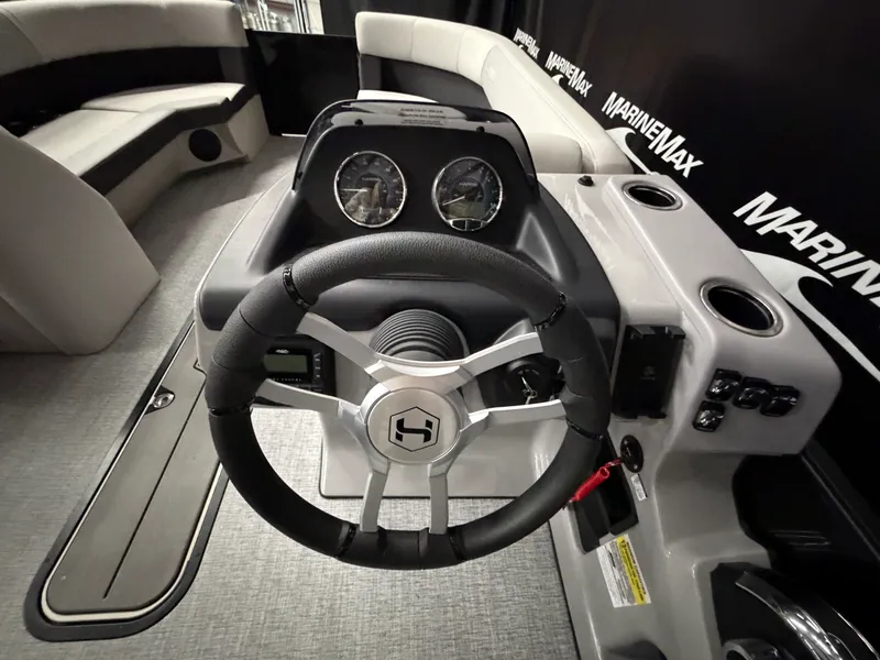 Slide: The Image of Harris Cruiser 230 2026 - 25