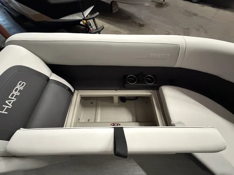Slide: The Image of Harris Cruiser 230 2026 - 32