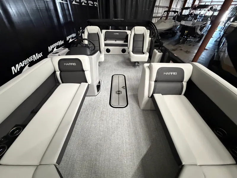 Slide: The Image of Harris Cruiser 230 2026 - 34