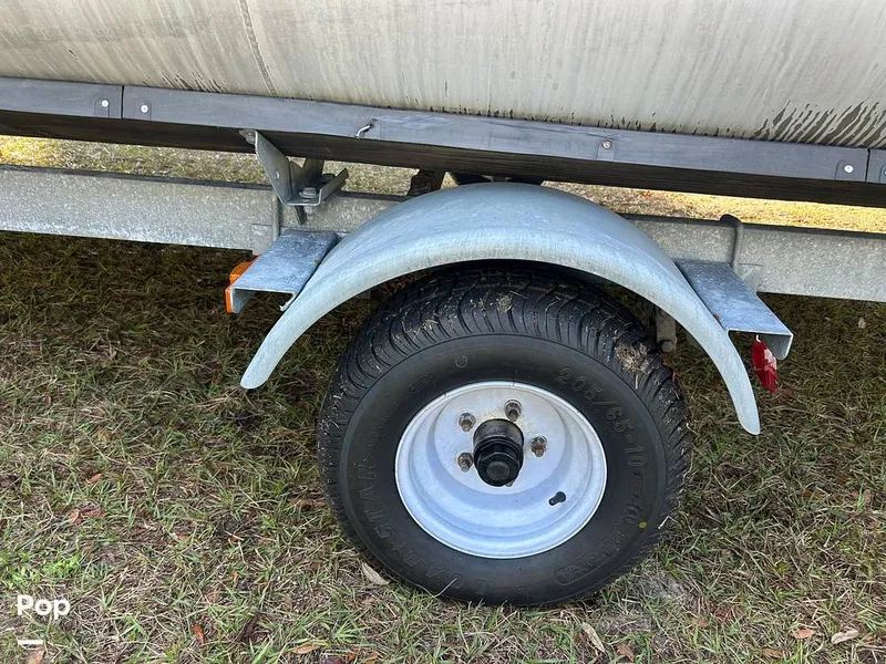 Slide: The Image of new tires - 16191645