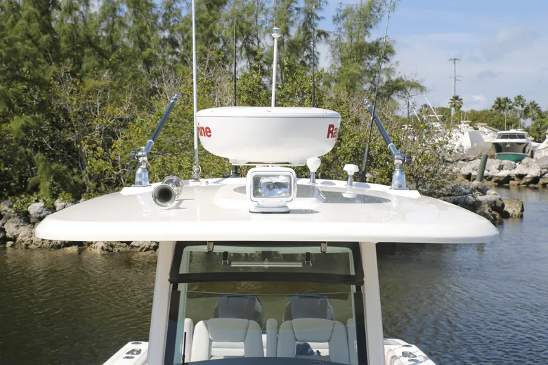 Slide: The Image of Boston Whaler 280 Outrage 2026 - 124