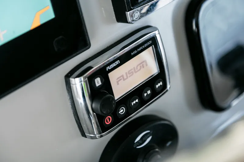 Slide: The Image of Boston Whaler 280 Outrage 2026 - 134