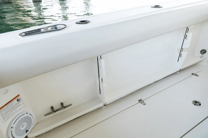 Slide: The Image of Boston Whaler 280 Outrage 2026 - 142