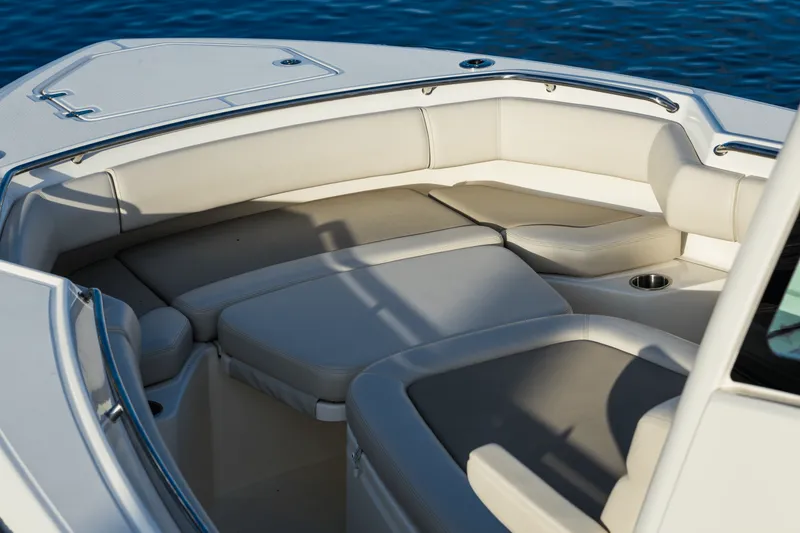Slide: The Image of Boston Whaler 280 Outrage 2026 - 150