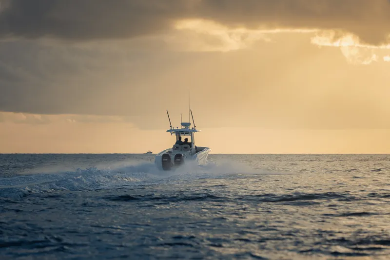 Slide: The Image of Boston Whaler 280 Outrage 2026 - 22