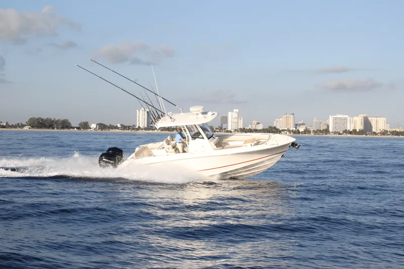 Slide: The Image of Boston Whaler 280 Outrage 2026 - 92