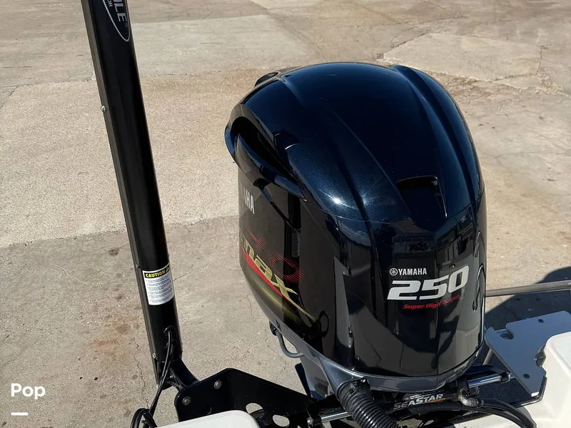 Slide: The Image of 2020 Yamaha 250HP Engine/power Pole - 16182840