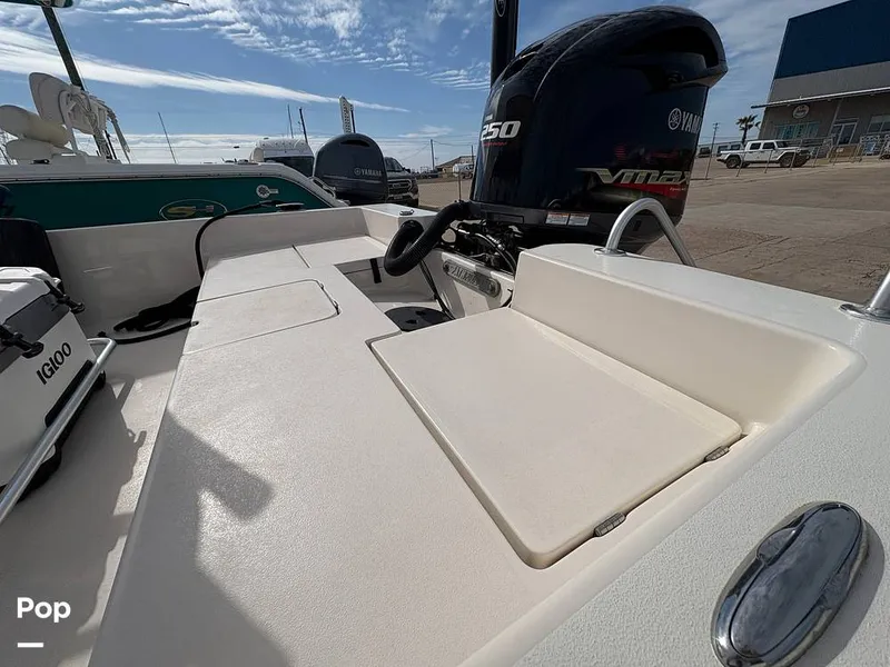 Slide: The Image of Stern Casting Deck With Storage/live Well/bait Well - 16185936