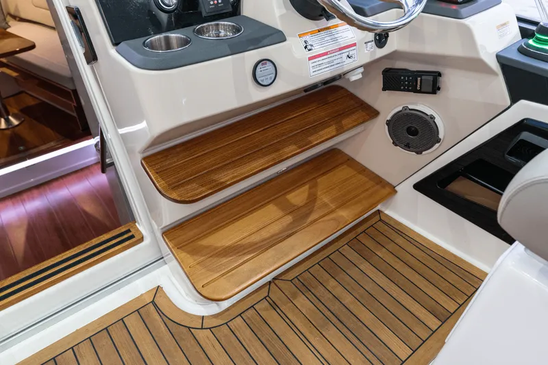 Slide: The Image of Boston Whaler 365 Conquest 2026 - 30