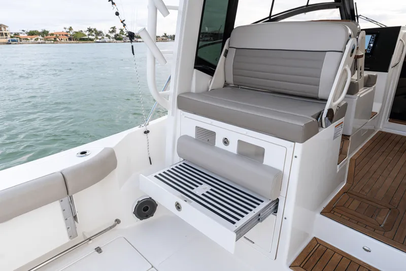 Slide: The Image of Boston Whaler 365 Conquest 2026 - 65