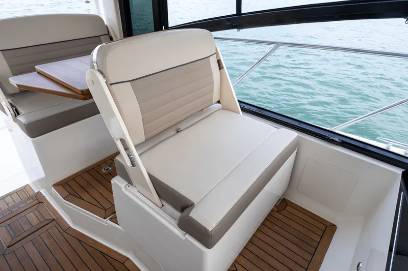 Slide: The Image of Boston Whaler 365 Conquest 2026 - 77