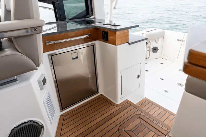 Slide: The Image of Boston Whaler 365 Conquest 2026 - 80