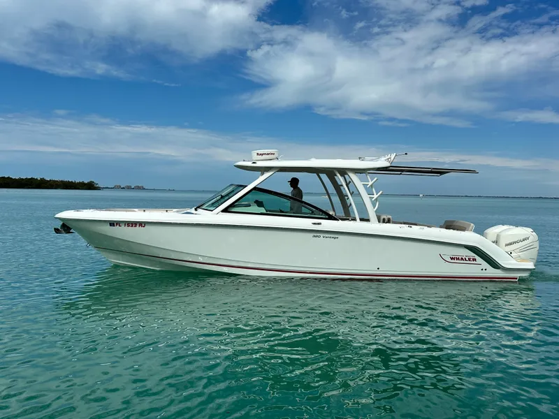 Slide: The Image of Boston Whaler 320 VANTAGE 2017 - 1