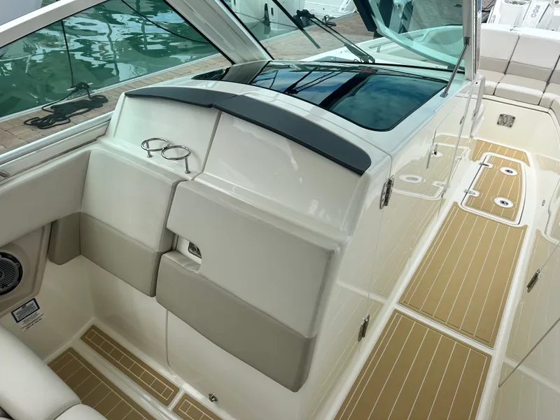 Slide: The Image of Boston Whaler 320 VANTAGE 2017 - 18