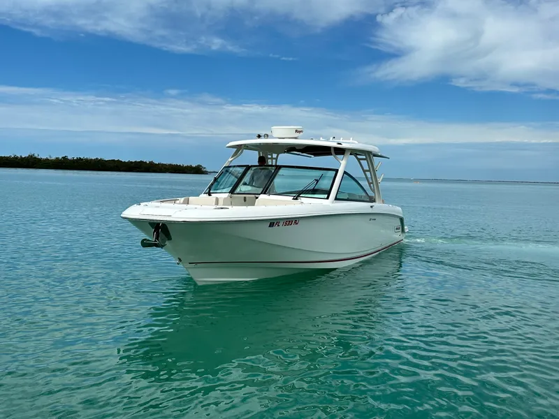Slide: The Image of Boston Whaler 320 VANTAGE 2017 - 2