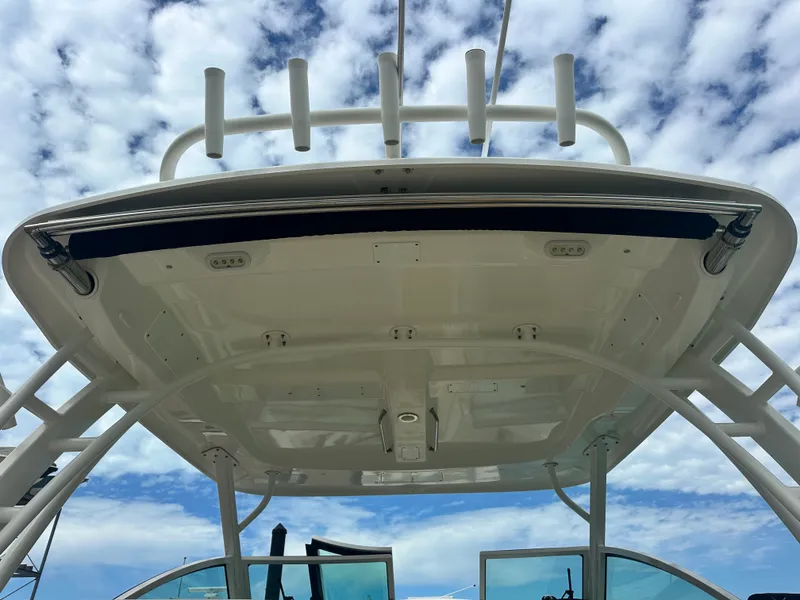 Slide: The Image of Boston Whaler 320 VANTAGE 2017 - 20