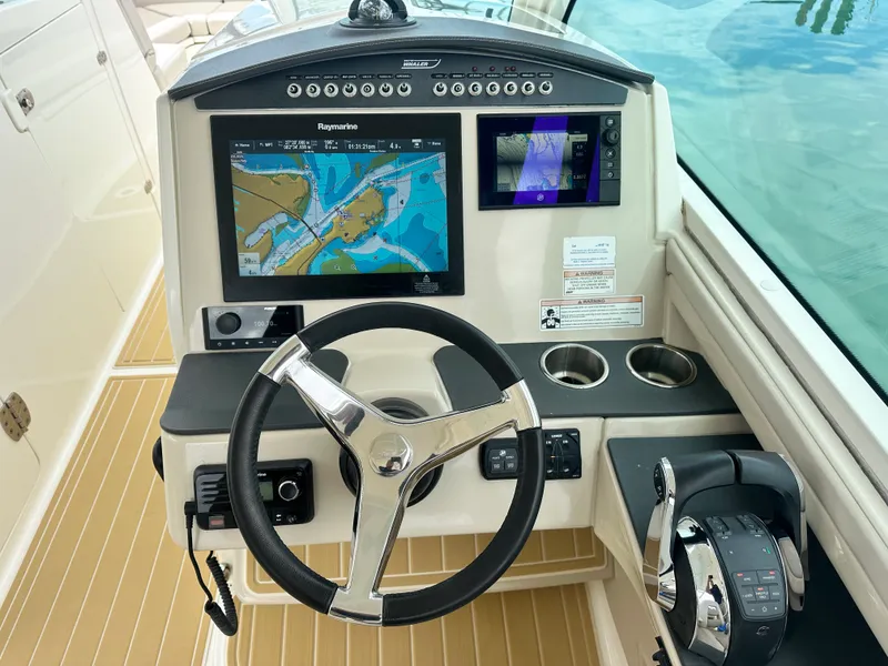 Slide: The Image of Boston Whaler 320 VANTAGE 2017 - 22