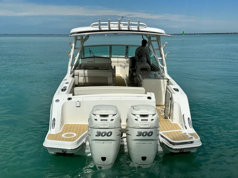 Slide: The Image of Boston Whaler 320 VANTAGE 2017 - 4