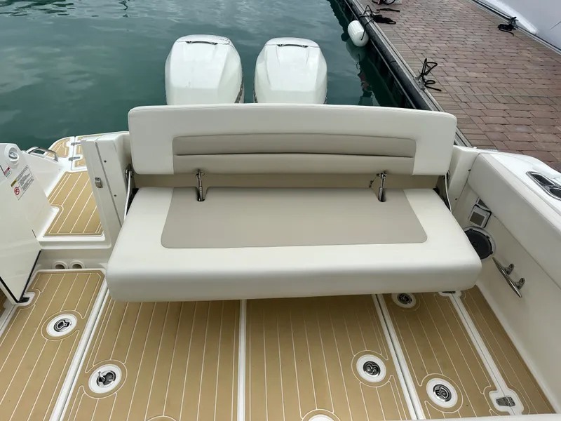 Slide: The Image of Boston Whaler 320 VANTAGE 2017 - 7