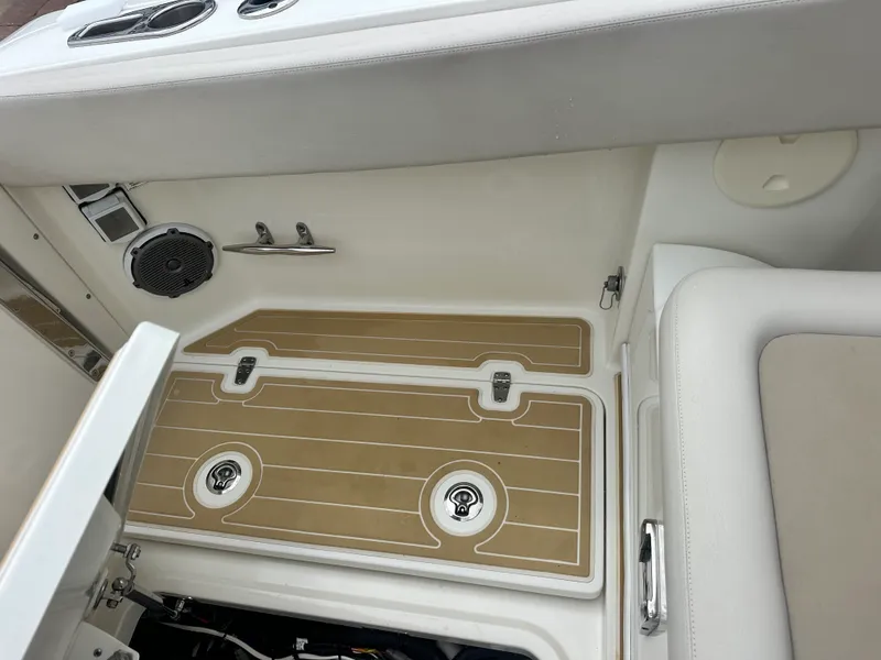 Slide: The Image of Boston Whaler 320 VANTAGE 2017 - 8