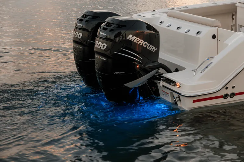 Slide: The Image of Boston Whaler 280 Outrage 2026 - 122