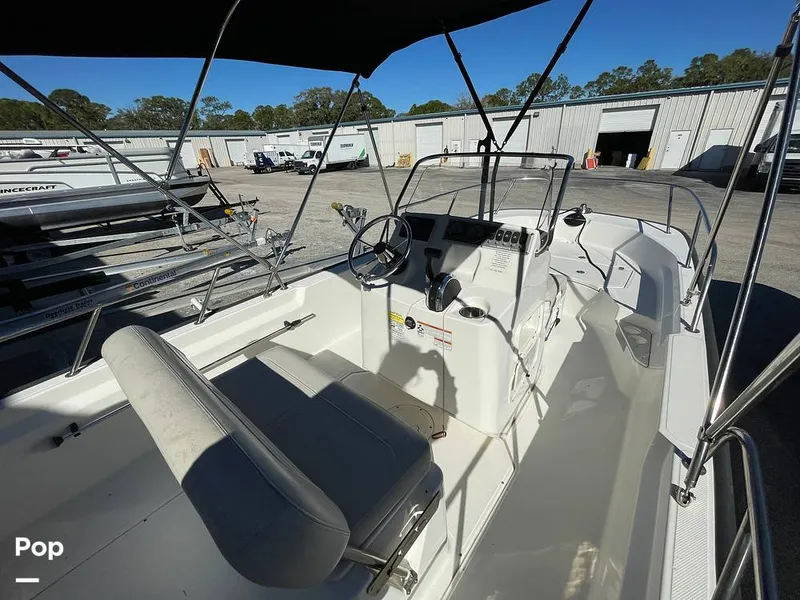 Slide: The Image of Boston Whaler 170 Montauk 2022 - 16207155