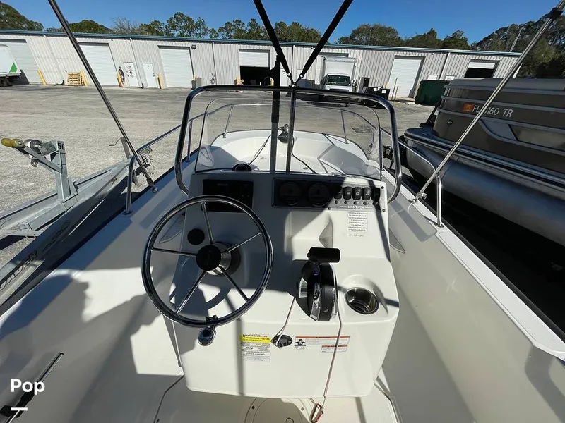 Slide: The Image of Boston Whaler 170 Montauk 2022 - 16207156