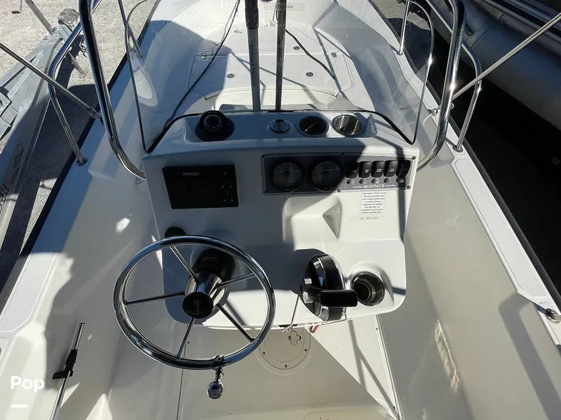 Slide: The Image of Boston Whaler 170 Montauk 2022 - 16207158