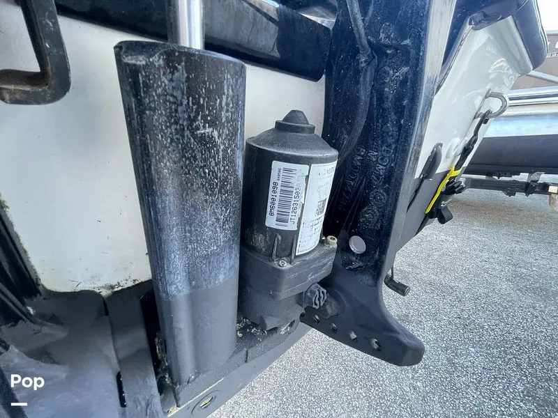 Slide: The Image of Boston Whaler 170 Montauk 2022 - 16207126