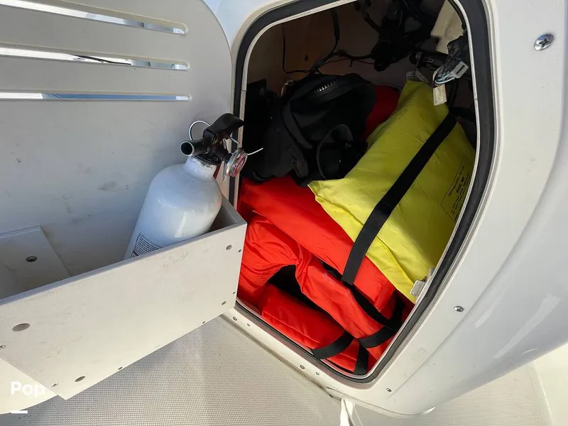 Slide: The Image of Boston Whaler 170 Montauk 2022 - 16207162