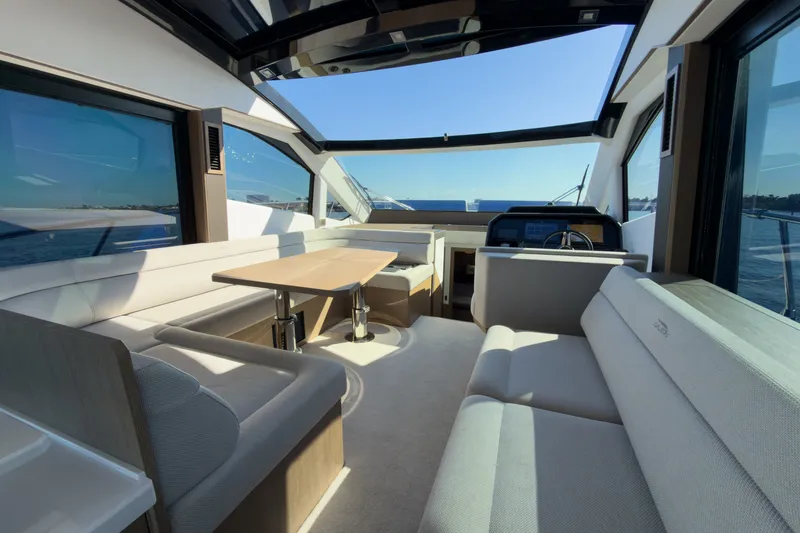 Slide: The Image of Galeon 510 SKY 2022 - 11